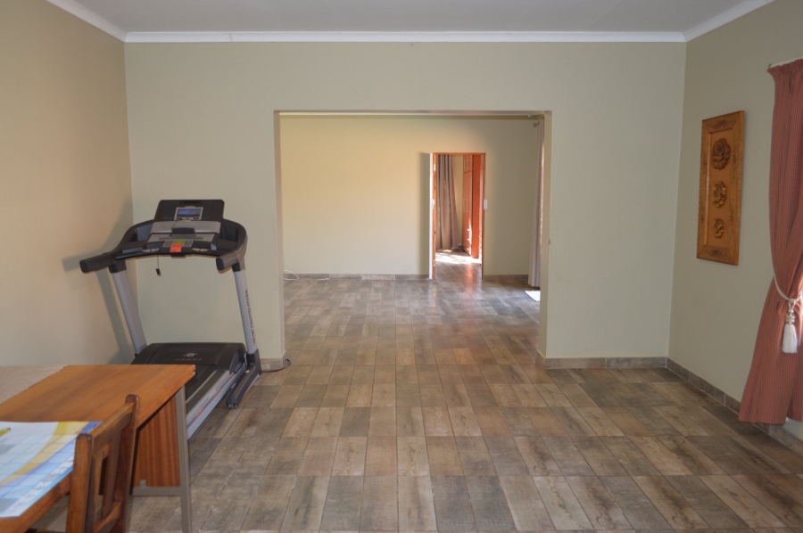 6 Bedroom Property for Sale in Flamwood North West